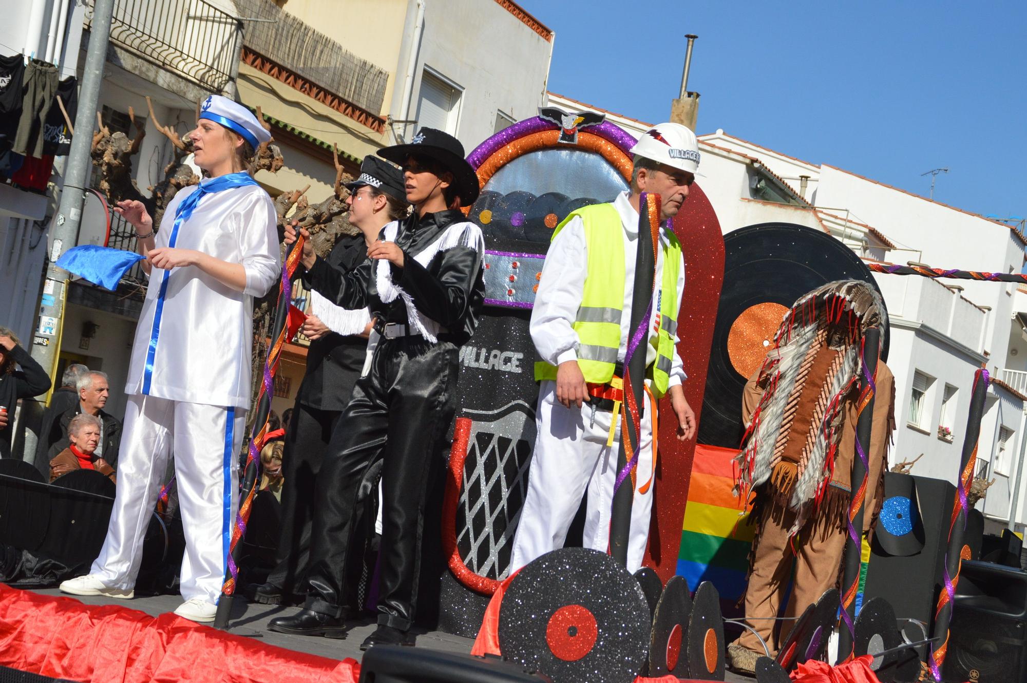 L'Escala vibra amb una rua de carnaval carregada d'imaginació