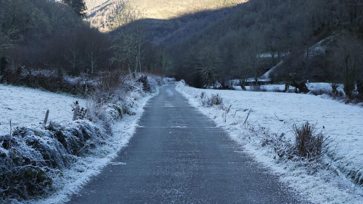 Las impactantes IMÁGENES de la helada en una de las zonas con más frío en Asturias
