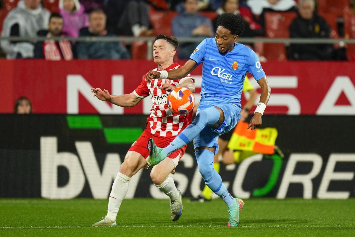 Mojica y Tsygankov, en el partido de la temporada pasada en Montilivi.