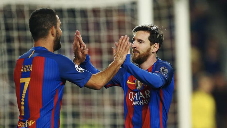 Arda y Messi celebran un gol del Barcelona.