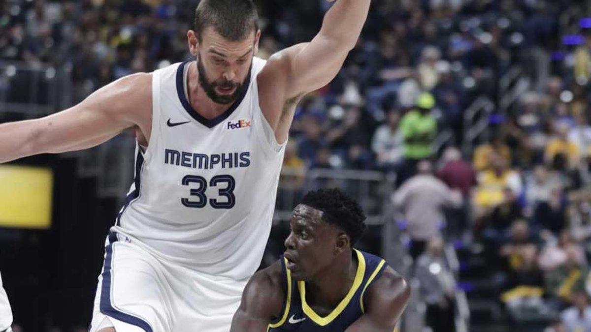 Marc Gasol trata de frenar una acción de los Pacers