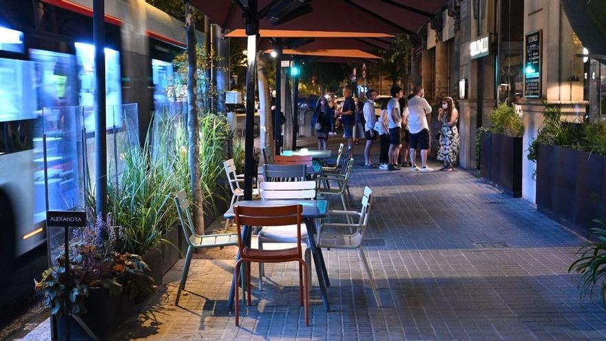 Un coche invade la acera y atropella a seis personas en Barcelona