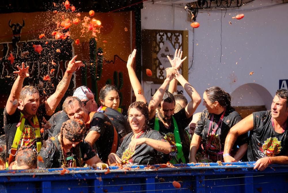 Unes 20.000 persones participen a la Tomatina de Bunyol