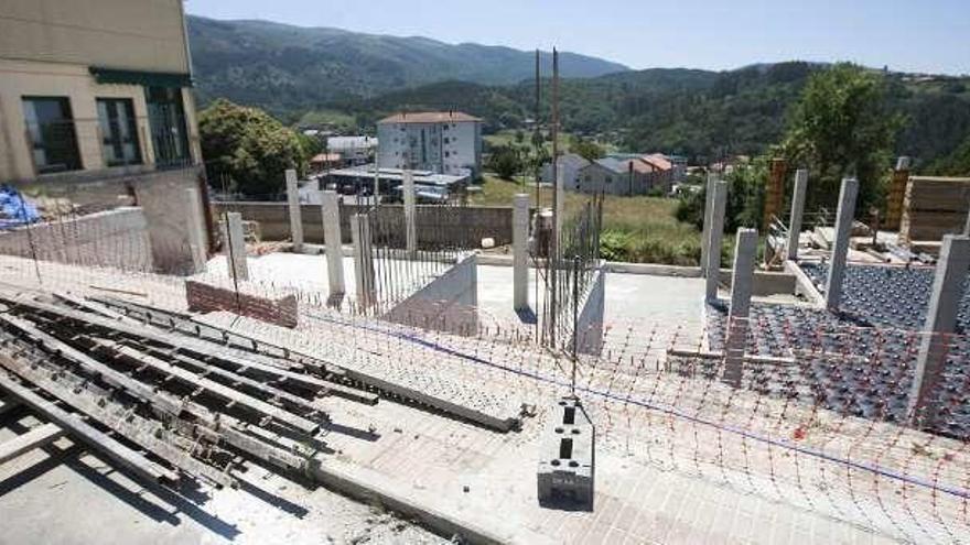 Imagen de las obras, ayer, para la nueva residencia cerdedense. // Bernabé/Cris M.V.