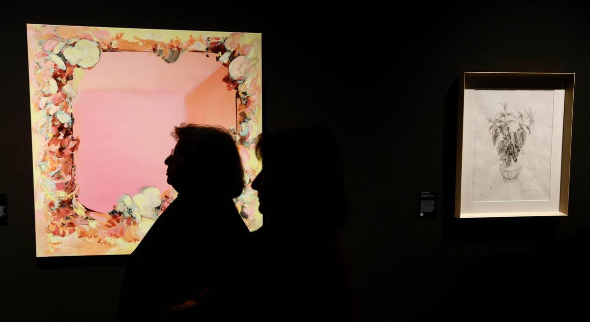 Reconocimiento a las artistas que no salen en los manuales: el comisario de la exposición "13 creadoras" presenta un libro con la Alcaldesa sobre el arte femenino español del siglo XX (en imágenes)