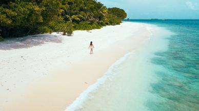 Se busca pareja para cuidar isla paradisíaca por 15.000 euros al mes