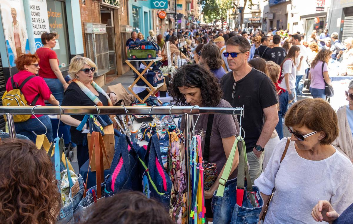 Poeta Quintana llena la calle