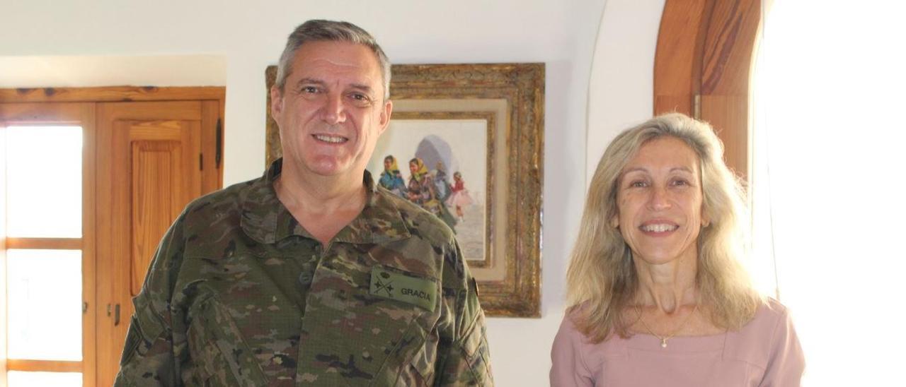 El comandante general de Balears se reúne con Carmen Ferrer