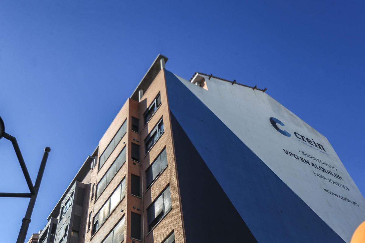 Edificio de pisos de alquiler en la avenida Peris y Valero.