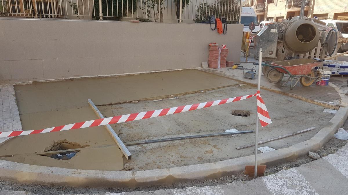 Actuación en una de las aceras de Meliana