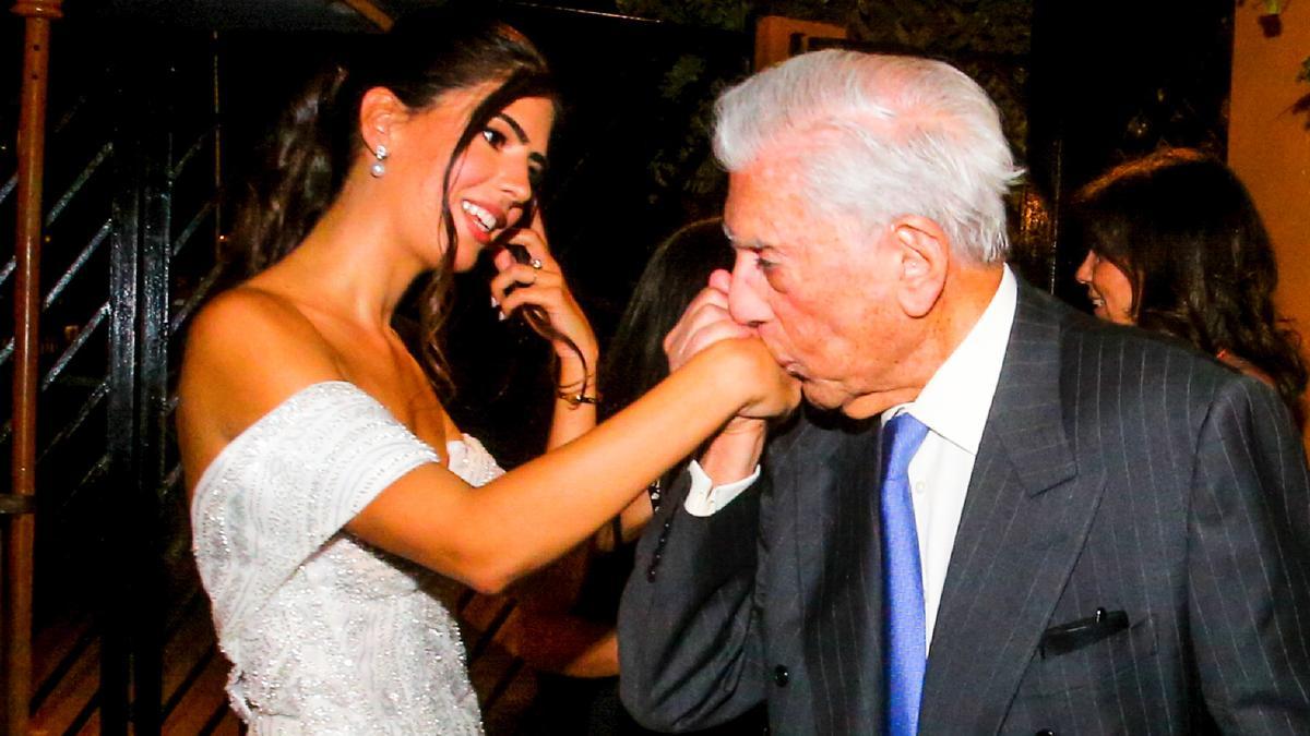 Mario Vargas Llosa en la boda de su nieta Josefina