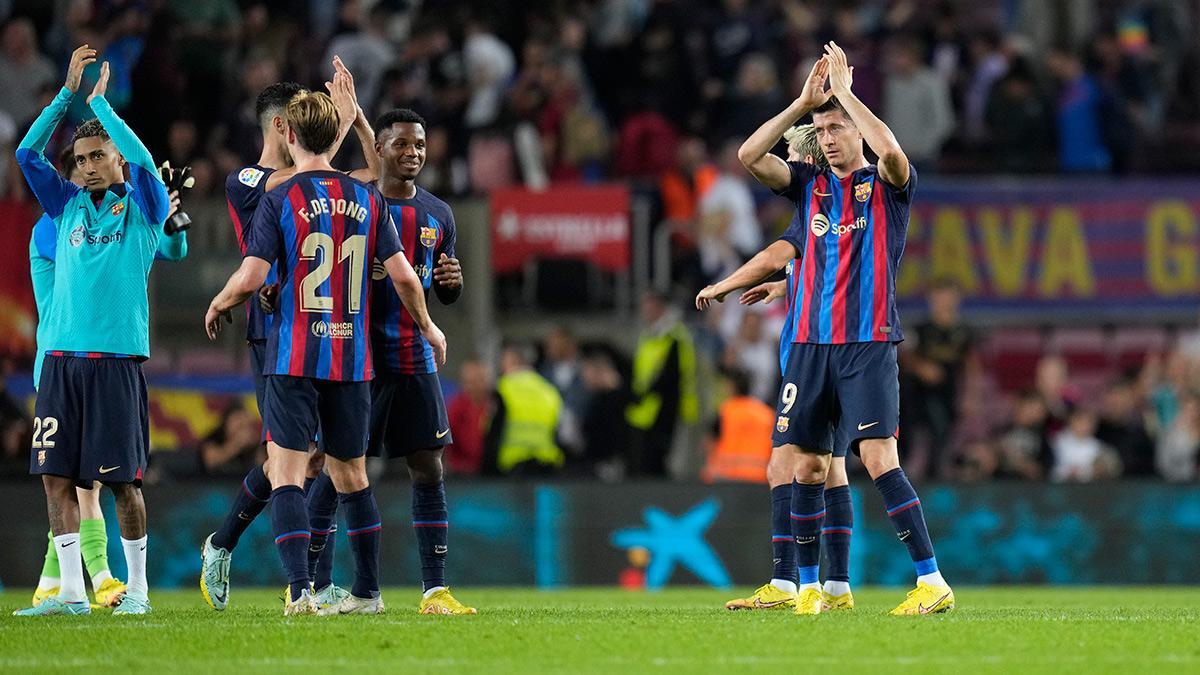 Los jugadores del Barça aplaudieron a la afición a la conclusión del encuentro