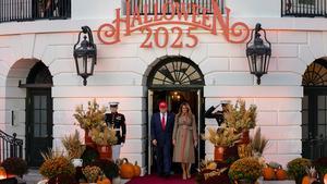 Trump celebra Halloween en la Casa Blanca tras regresar de su gira asiática