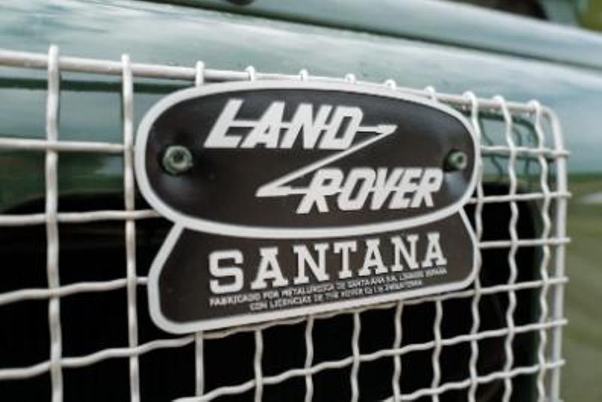 En 1958, comenzó la fabricación de modelos Land Rover con licencia.