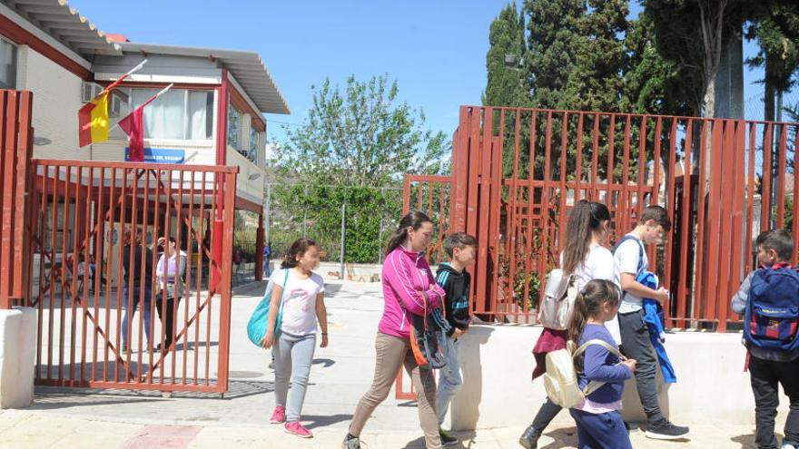 Los escolares del colegio Virgen del Rosario volvieron este lunes a las aulas del centro.