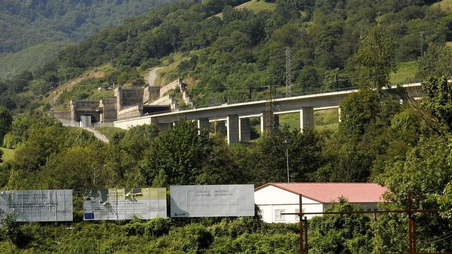 Ábalos revelará el ancho de vías que se montará en la Variante el jueves, cuando visitará Asturias