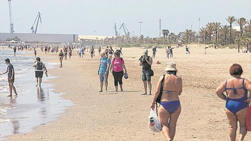 Las playas estrenan temporada de baño hoy con aguas «excelentes»