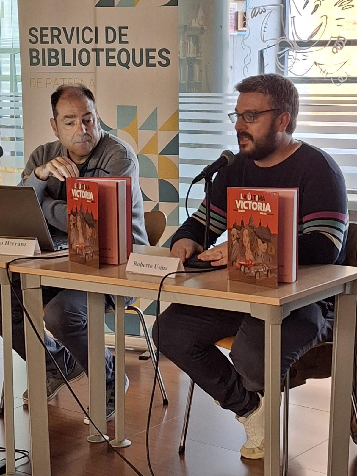 El concejal de Bibliotecas Roberto Usina ayer en la presentación de La Última Victoria, II Premio Novela Gráfica del Ayuntamiento de Paterna