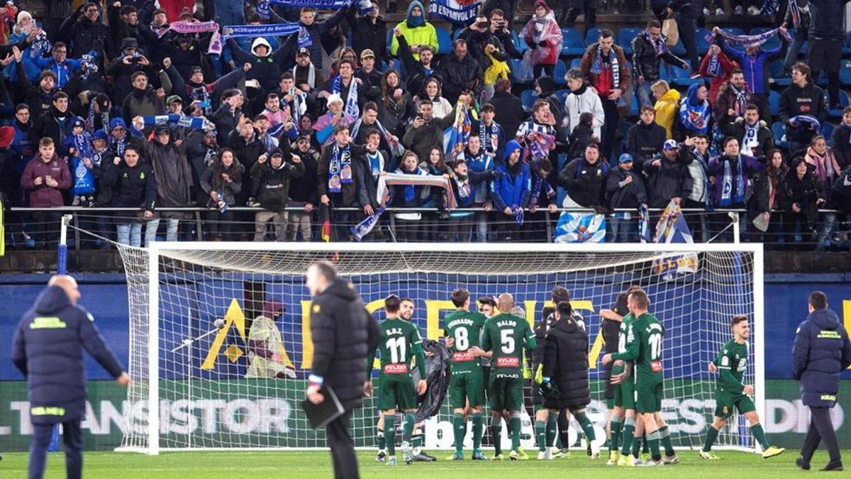 La afición del Espanyol acompañó al equipo a Villarreal y no lo dejará solo ante el Athletic.