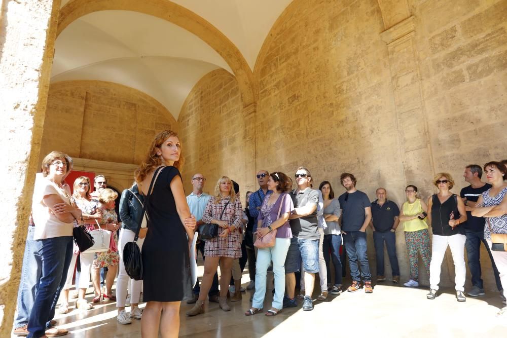 Instante de las visitas guiadas a San Miguel de los Reyes en el día del Pilar.