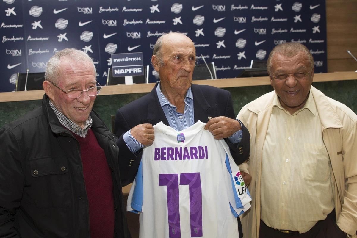 Bernardi, en el centro de la imagen, junto a Benítez y Ben Barek.