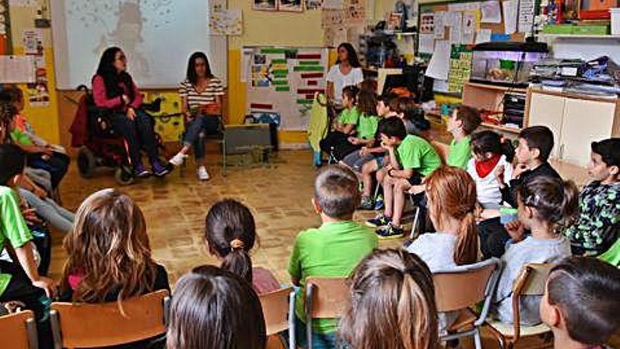 Sessió de contes, amb Anna i Cristina Garcia, dimecres passat a l&#039;escola Sant Marc de Cal Bassacs