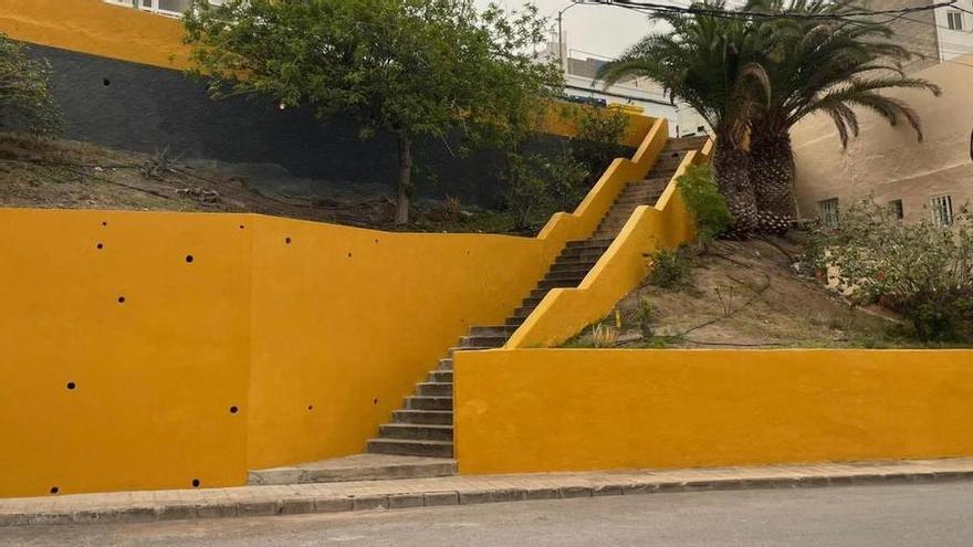Gáldar refuerza el muro de la calle Calderón de la Barca en Sardina con una obra de más de 26.000 euros