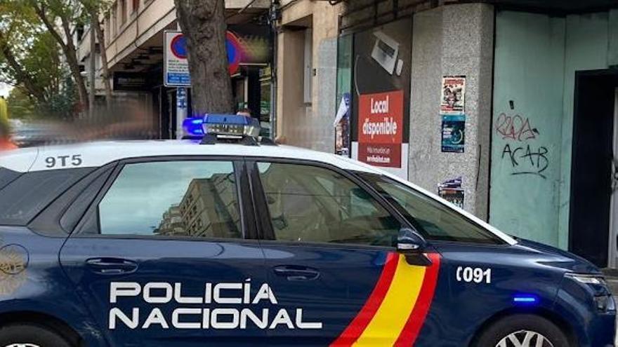 Una patrulla de la Policía Nacional en Palma.