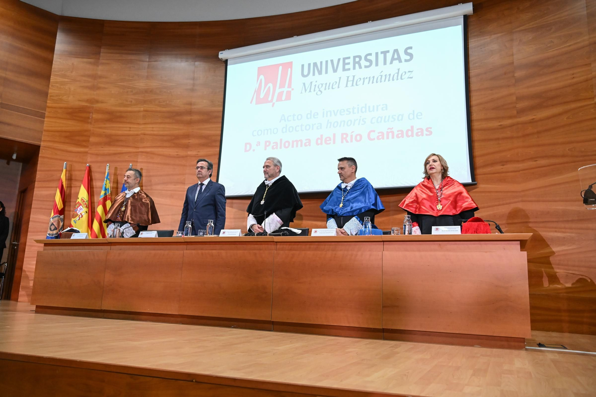 Así ha sido el acrto de investidura como Doctora Honoris Causa por la UMH de Elche de la periodista Paloma del Rio