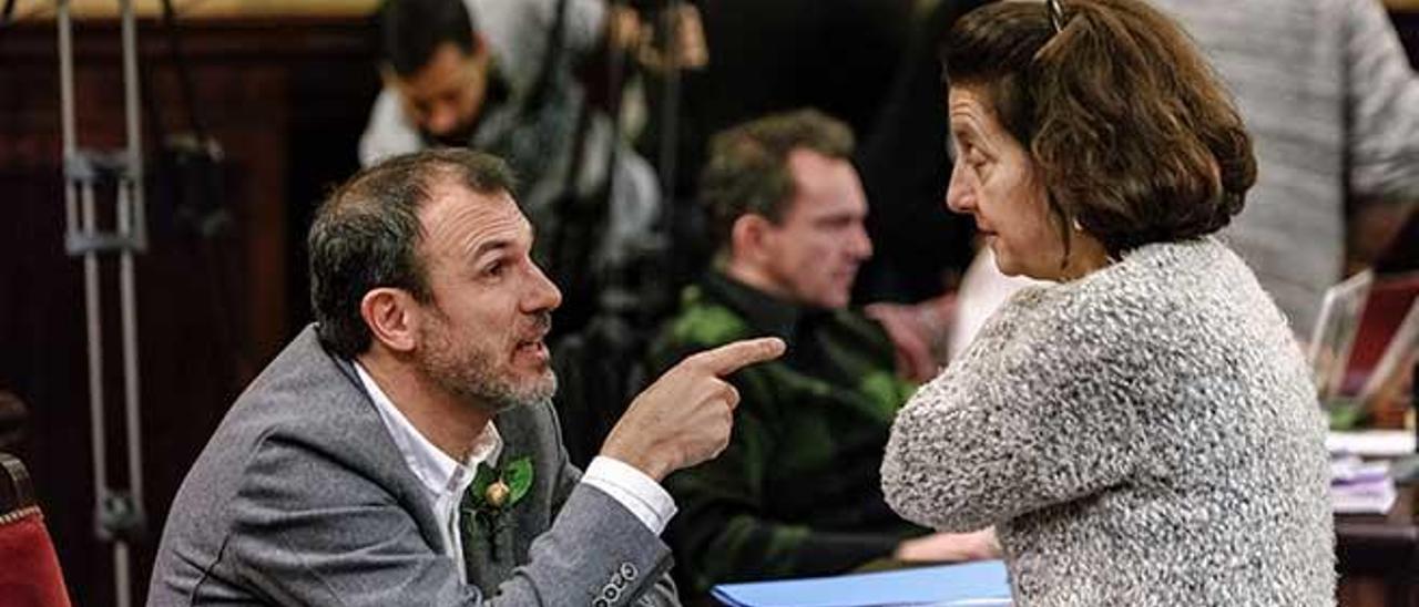 Biel Barceló y Fina Santiago, ayer en el Parlament