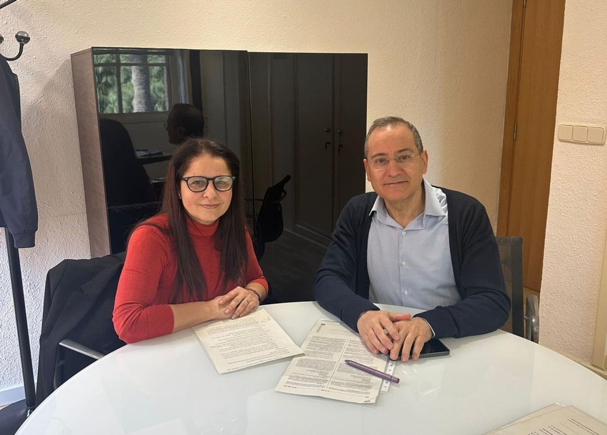 La alcaldesa, Raquel Ramiro, en la reunión con el director general de de Personal Docente.