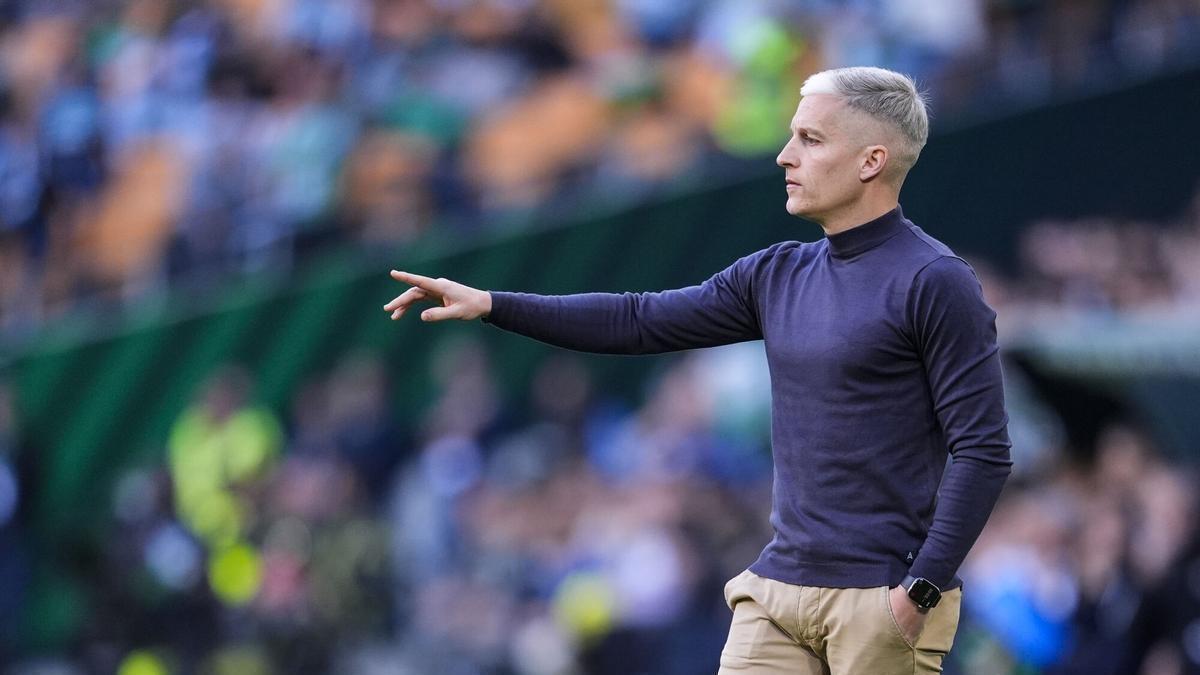 Martínez sustituyó al sancionado Almeyda en el banquillo