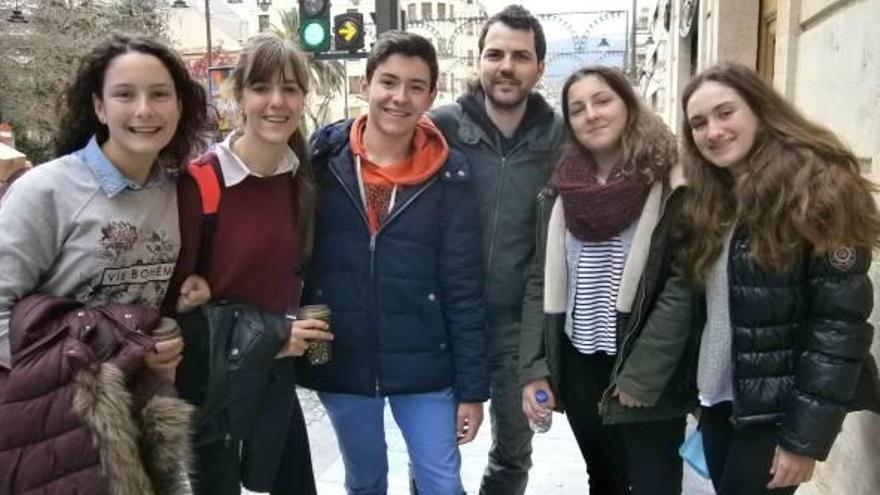 Profesor y participantes de 4º de ESO de La Salle de Alcoy.