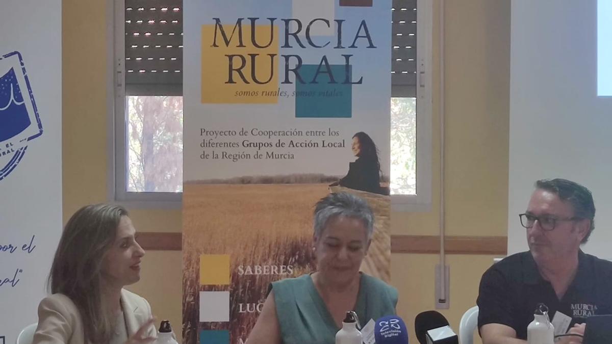 Presentación del proyecto 'Murcia Rural', junto a la alcaldesa del municipio, Teresa García