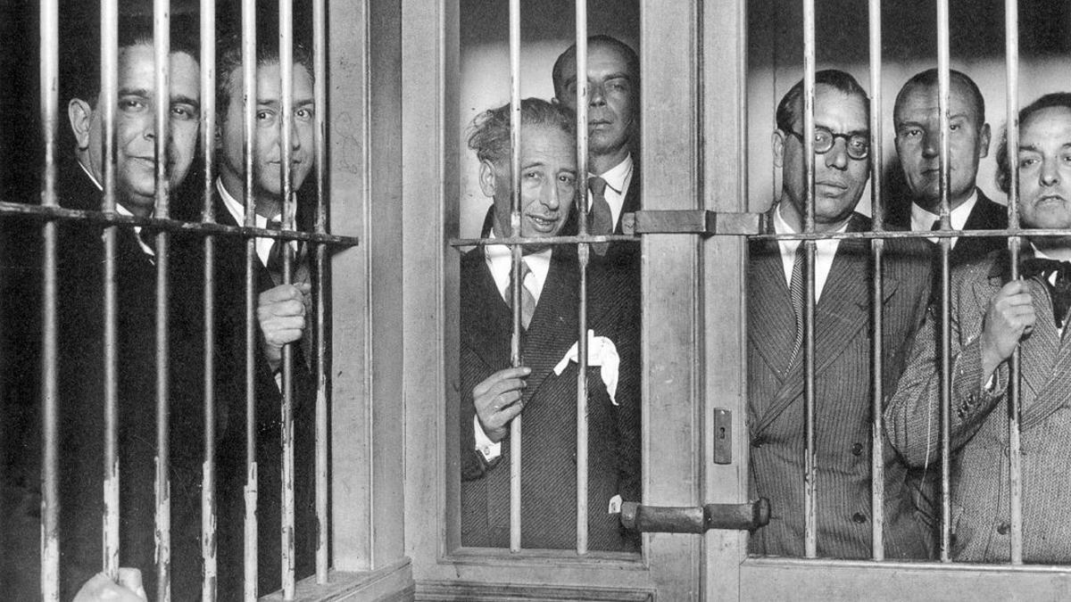 Lluís Companys y otros miembros del Consejo de la Generalitat de Cataluña presos en La Modelo (1934)