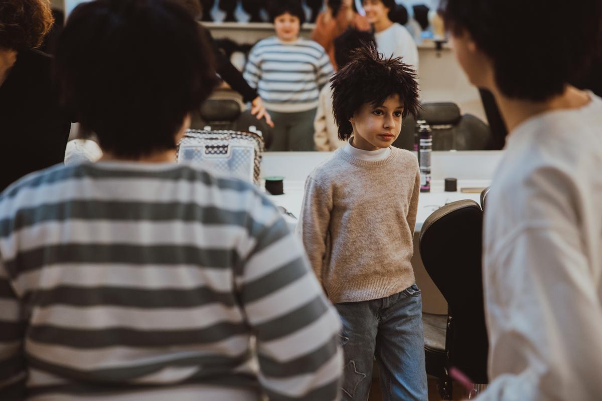 Así ensaya la Escolanía de Los Palacios la ópera 'El suelo de una noche de verano' en el Teatro de la Maestranza