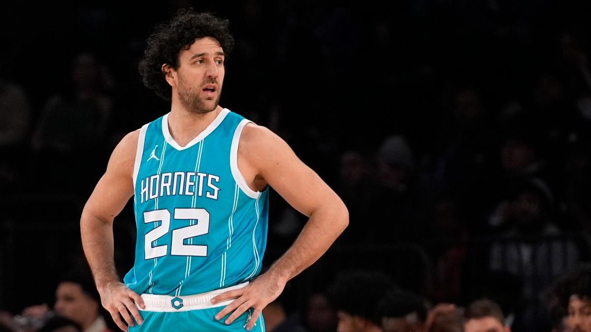 El futuro de Vasilije Micic en los Hornets es incierto