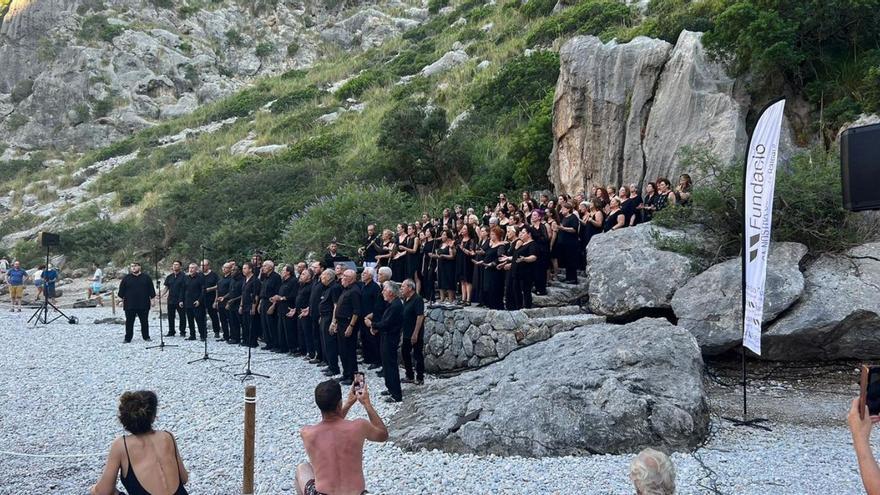 El Torrent de Pareis vibra con la música góspel y los temas populares de ‘sa terra’