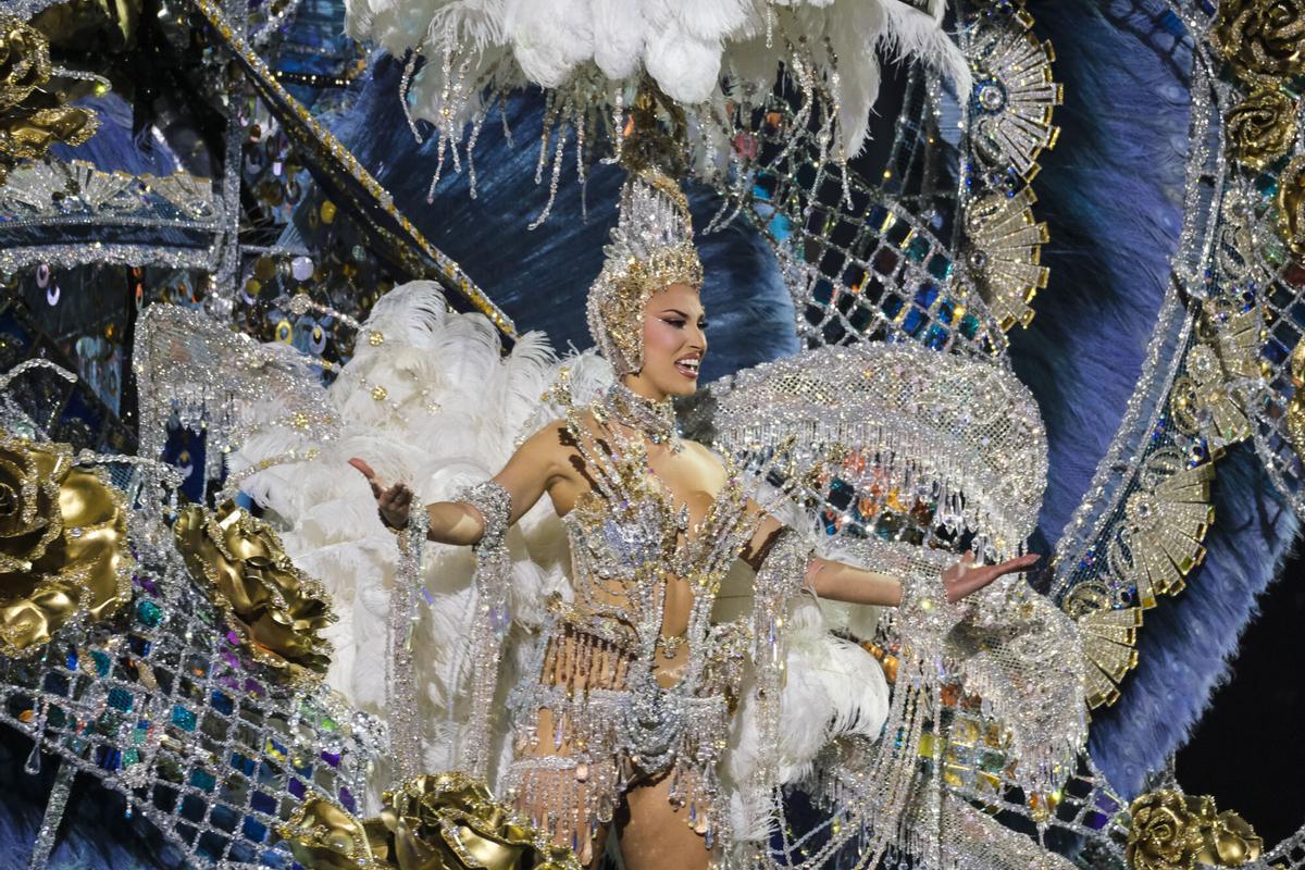 Carla Benítez González, presentada por Capross 2004 S.L., ganó un diseño de Kevin Rodríguez González: «Historia»