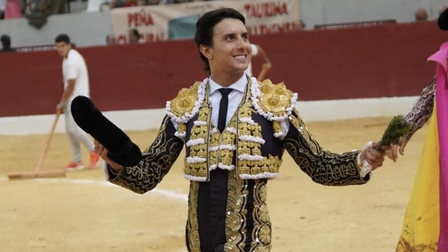 Triunfal reapertura de la plaza de toros de Villena con un pletórico Roca Rey