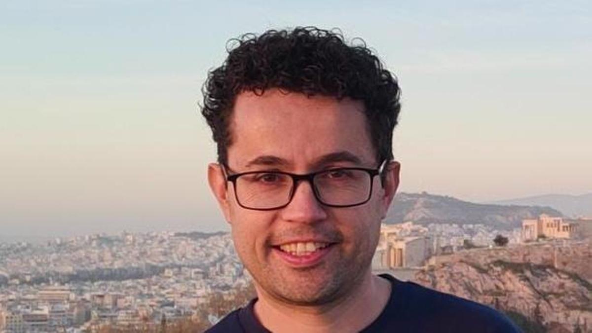 Iván Gómez, profesor de informática: «El alumnado demanda a los profesores aprender a usar la inteligencia artificial»
