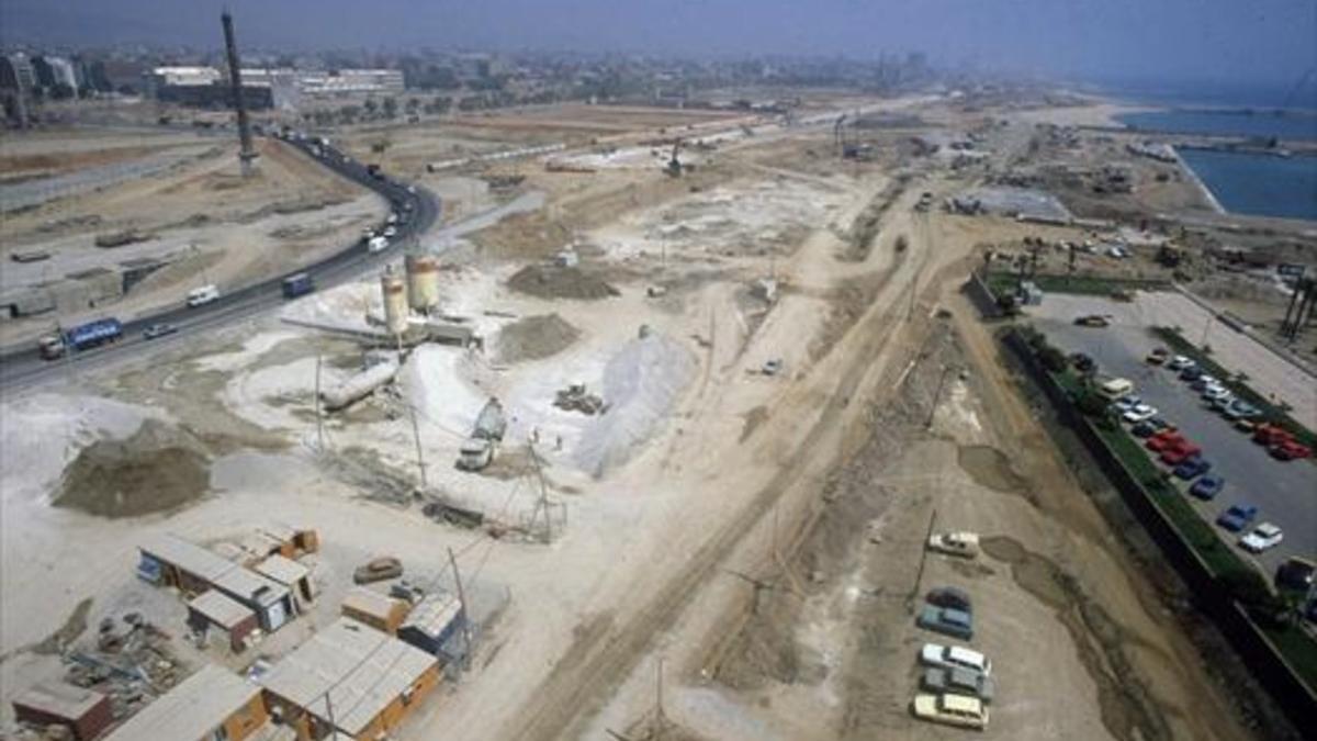 Obras de movimiento de tierras en el frente marítimo de Poblenou, previas a la construcción de la Vila Olímpica de los Juegos de 1992.
