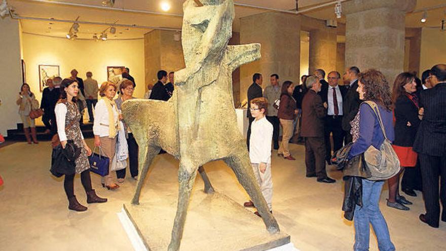 La escultura &quot;Caballo&quot; (1956/57) es la estrella de la muestra.  // Marta G. Brea