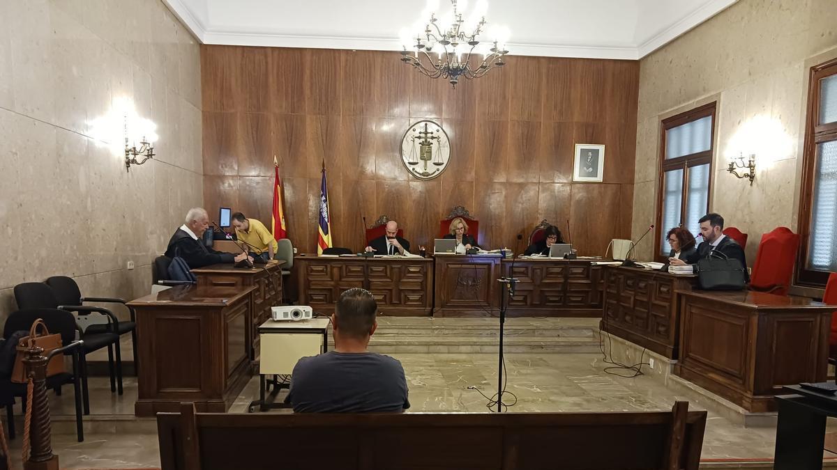 El hombre condenado, ayer en la Audiencia Provincial de Palma.