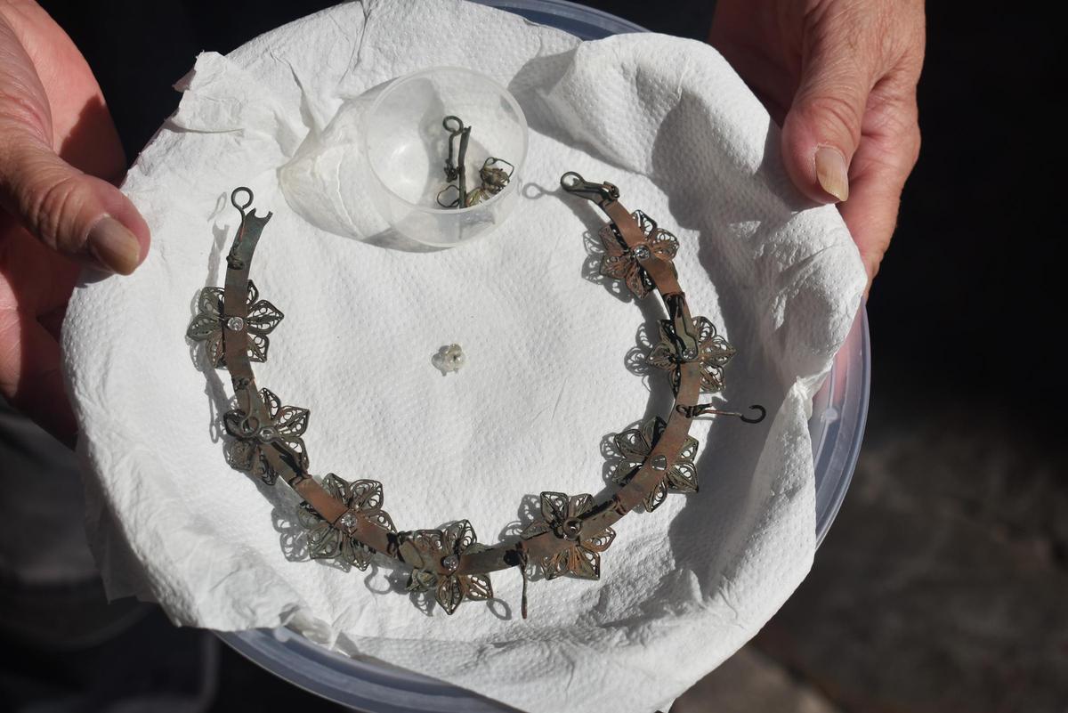 Galería | Así es la pequeña corona de la Virgen del Arco de la Estrella de Cáceres