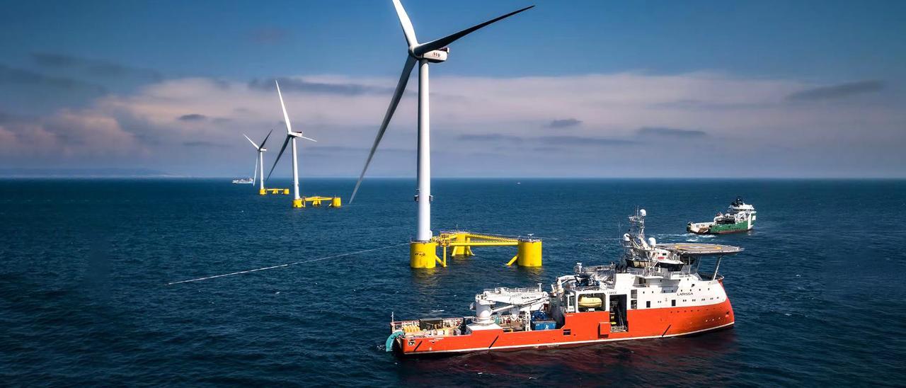 Trabajos de instalación del parque eólico flotante Kincardine en Escocia.