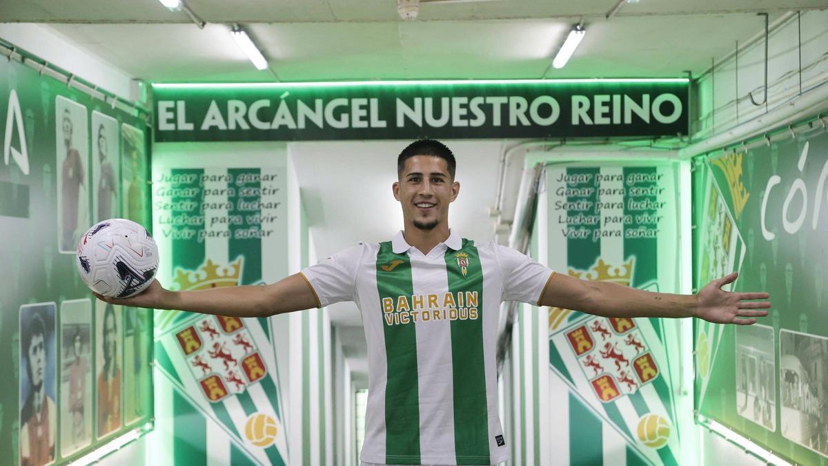 Presentación de Víctor Sánchez como jugador de la primera plantilla del Córdoba CF