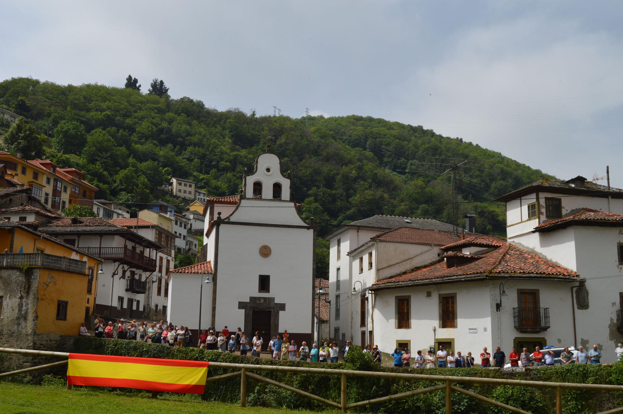 EN IMÁGENES: Así fue la jura de bandera civil en Cangas de Narcea