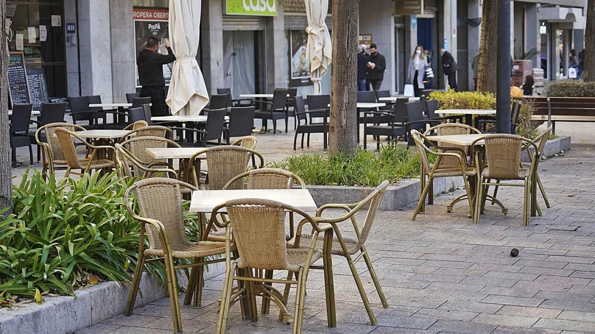 Terrasses buides al centre de Girona, en una imatge d&#039;arxiu.