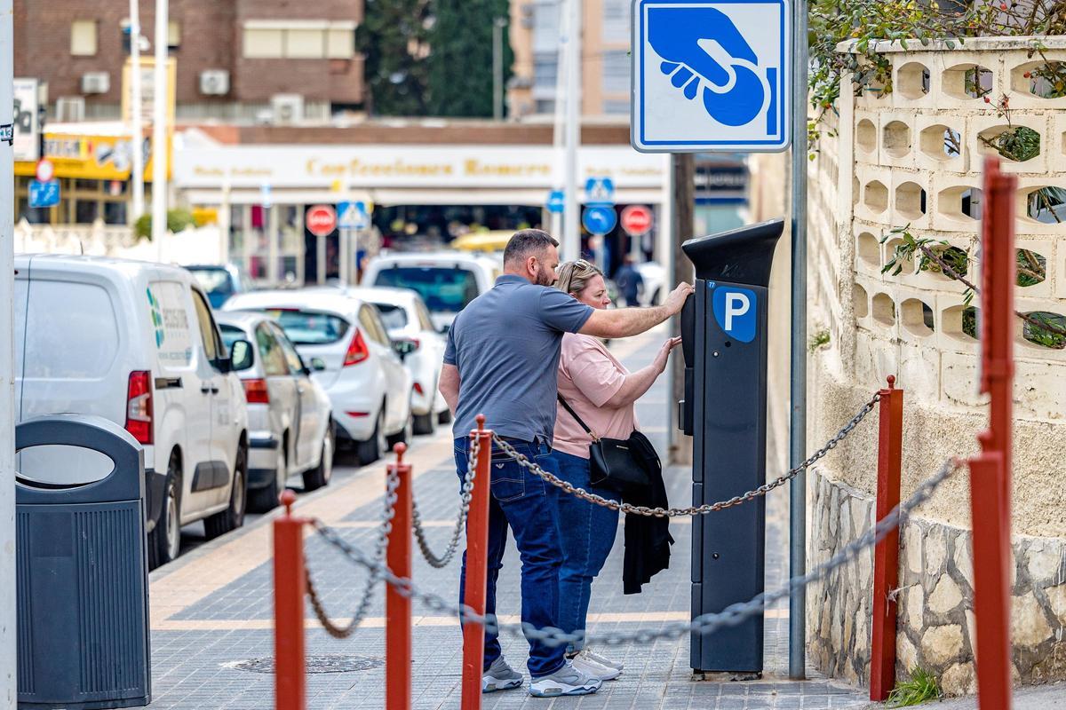 La empresa encargada de la zona azul cobrara bastos de gestión por utilizar su aplicación